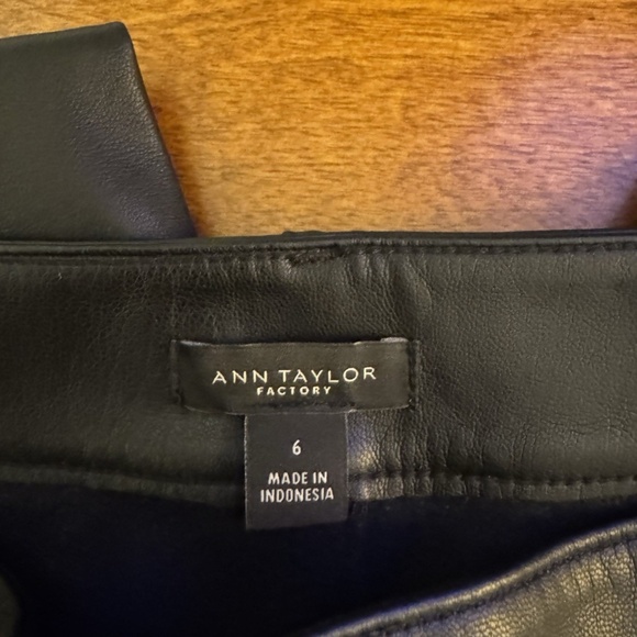 Ann Taylor Factory Size 6 Solid Black Mid-Rise Straight Leg Faux Leather Pants - Picture 3 of 4